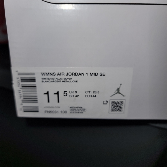 Womens Air Jordan 1 mid se mettalic silver